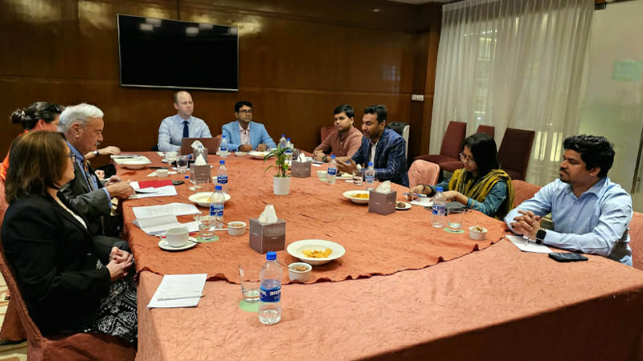 যুক্তরাষ্ট্রের আইআরআই প্রতিনিধি দলের সঙ্গে এনসিপির বৈঠক